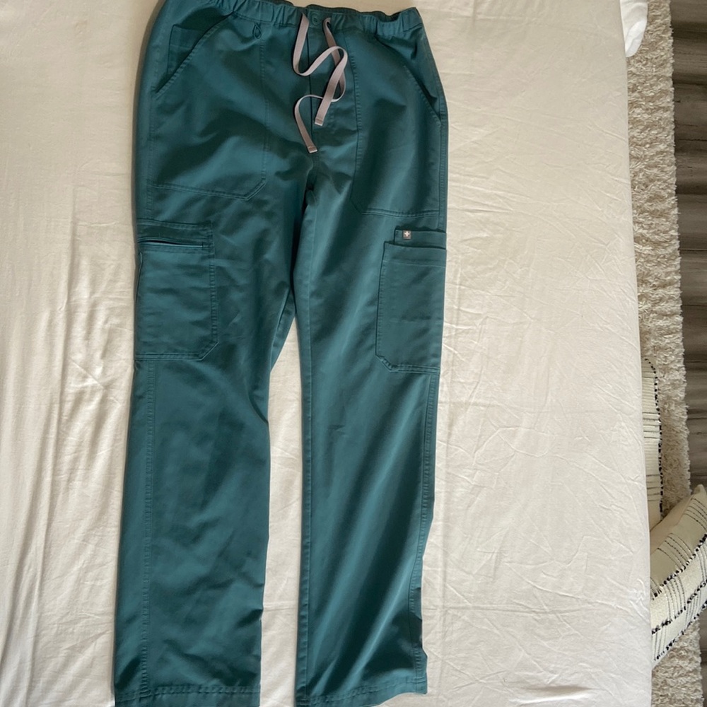 Figs Men’s Cairo Cargo Pants gray